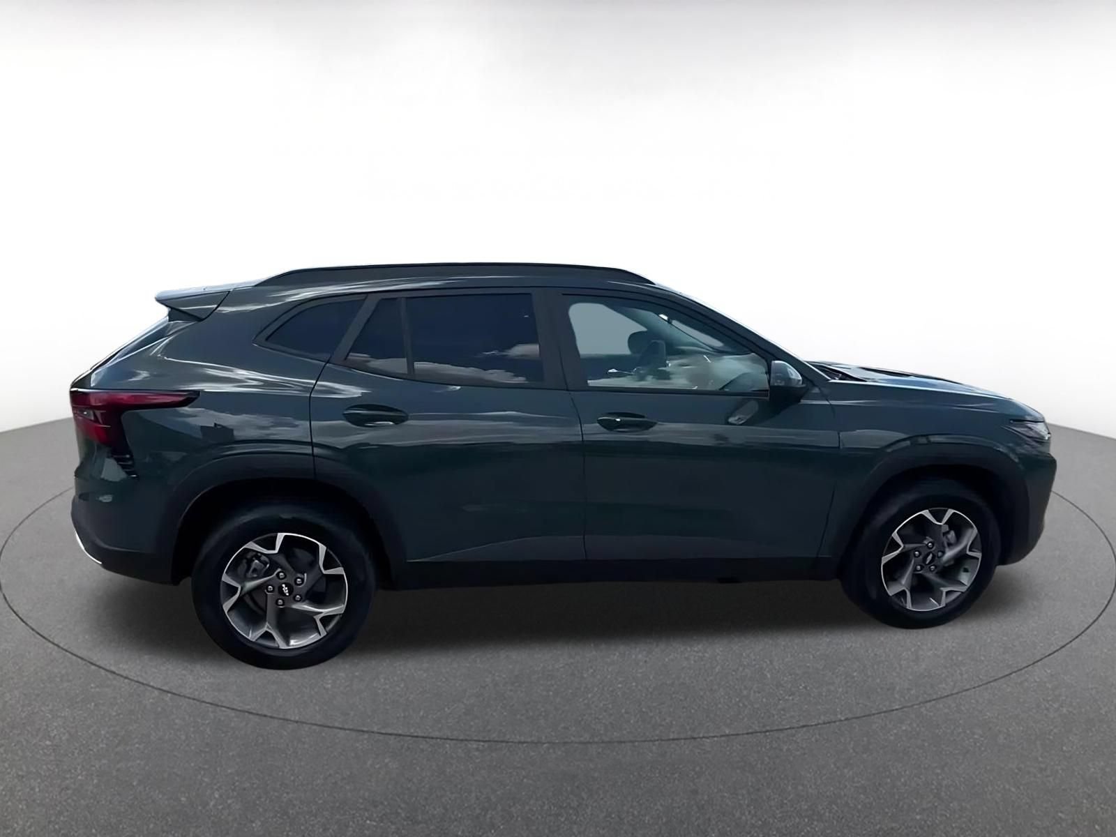 Used 2025 Chevrolet Trax LT w/ LT Convenience Package FWD image 15