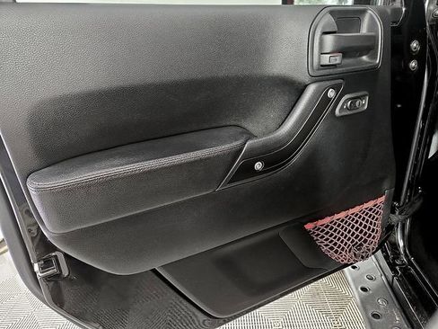 Used 2018 Jeep Wrangler Unlimited Rubicon AWD/4WD image 13