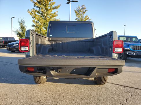 New 2025 Jeep Gladiator Sport image 7