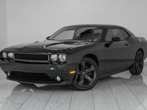 Used 2014 Dodge Challenger R/T image 4