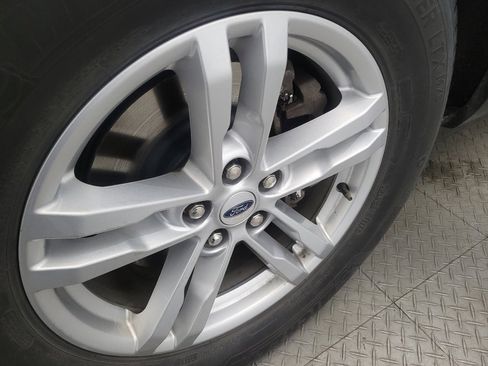 Used 2021 Ford Explorer XLT image 31