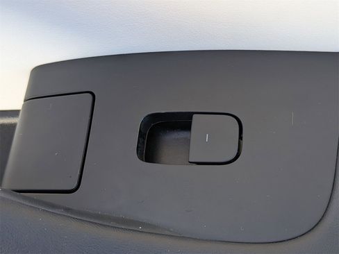 Used 2022 Tesla Model Y Performance image 36