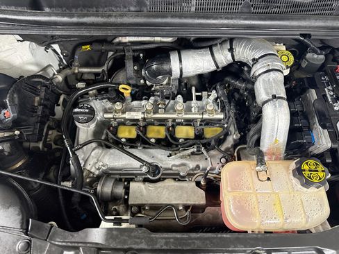 Used 2019 Buick Encore Essence FWD image 39