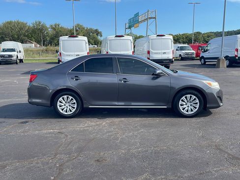 Used 2014 Toyota Camry LE FWD image 6