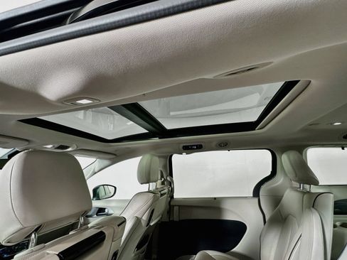 Used 2018 Chrysler Pacifica Limited FWD image 20