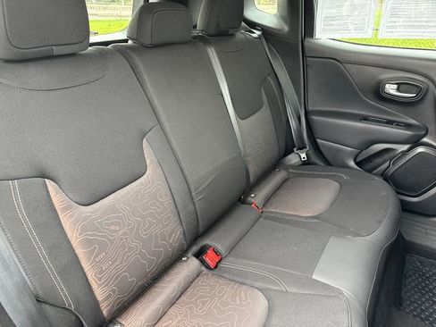 Used 2023 Jeep Renegade Latitude AWD/4WD image 21
