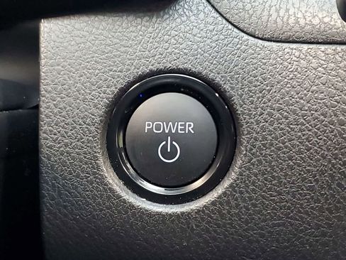 Used 2025 Toyota Camry SE FWD image 5