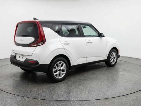 Used 2025 Kia Soul LX w/ LX Technology Package FWD image 9