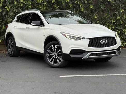 Used 2019 INFINITI QX30 Premium w/ Navigation Package image 1