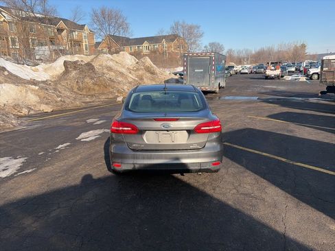 Used 2015 Ford Focus SE image 6
