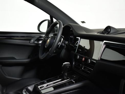 Used 2026 Porsche Macan AWD/4WD image 39