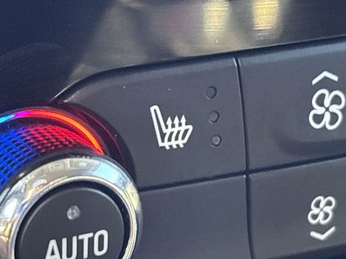 Used 2019 Buick Enclave Essence image 32