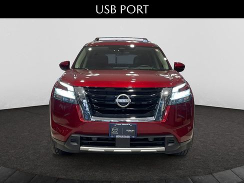 Used 2024 Nissan Pathfinder Platinum image 7