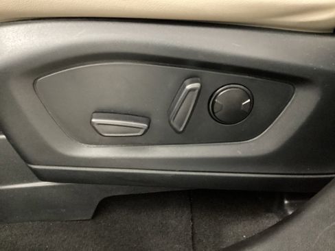Used 2023 Ford Explorer XLT w/ Equipment Group 202A AWD/4WD image 18
