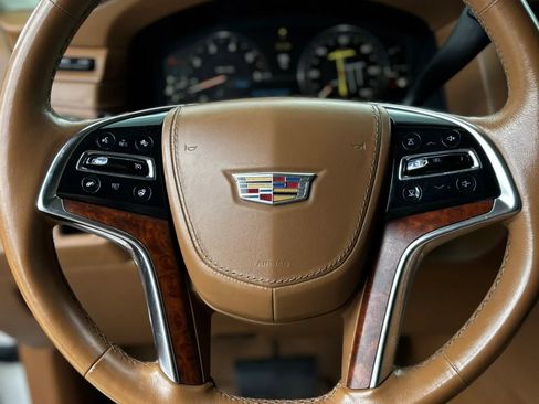 Used 2015 Cadillac Escalade Platinum RWD image 32