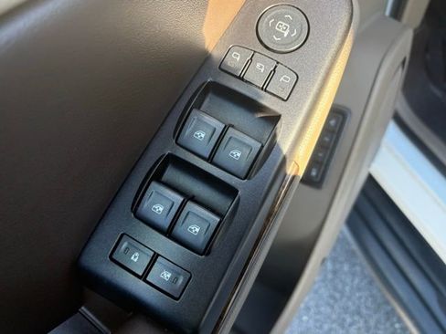 Used 2018 Chevrolet Tahoe LT image 12