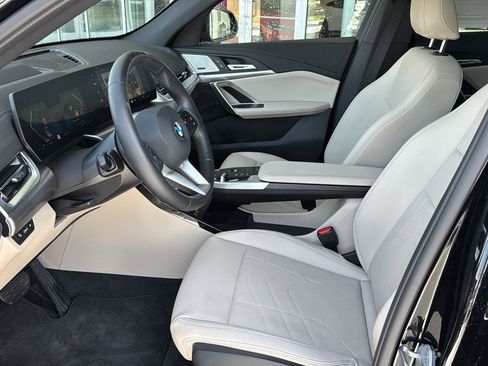 Used 2025 BMW X2 xDrive28i w/ Premium Package AWD/4WD image 9