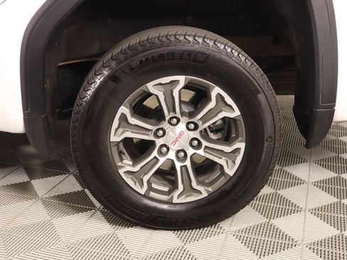 Used 2025 GMC Sierra 1500 SLT image 18