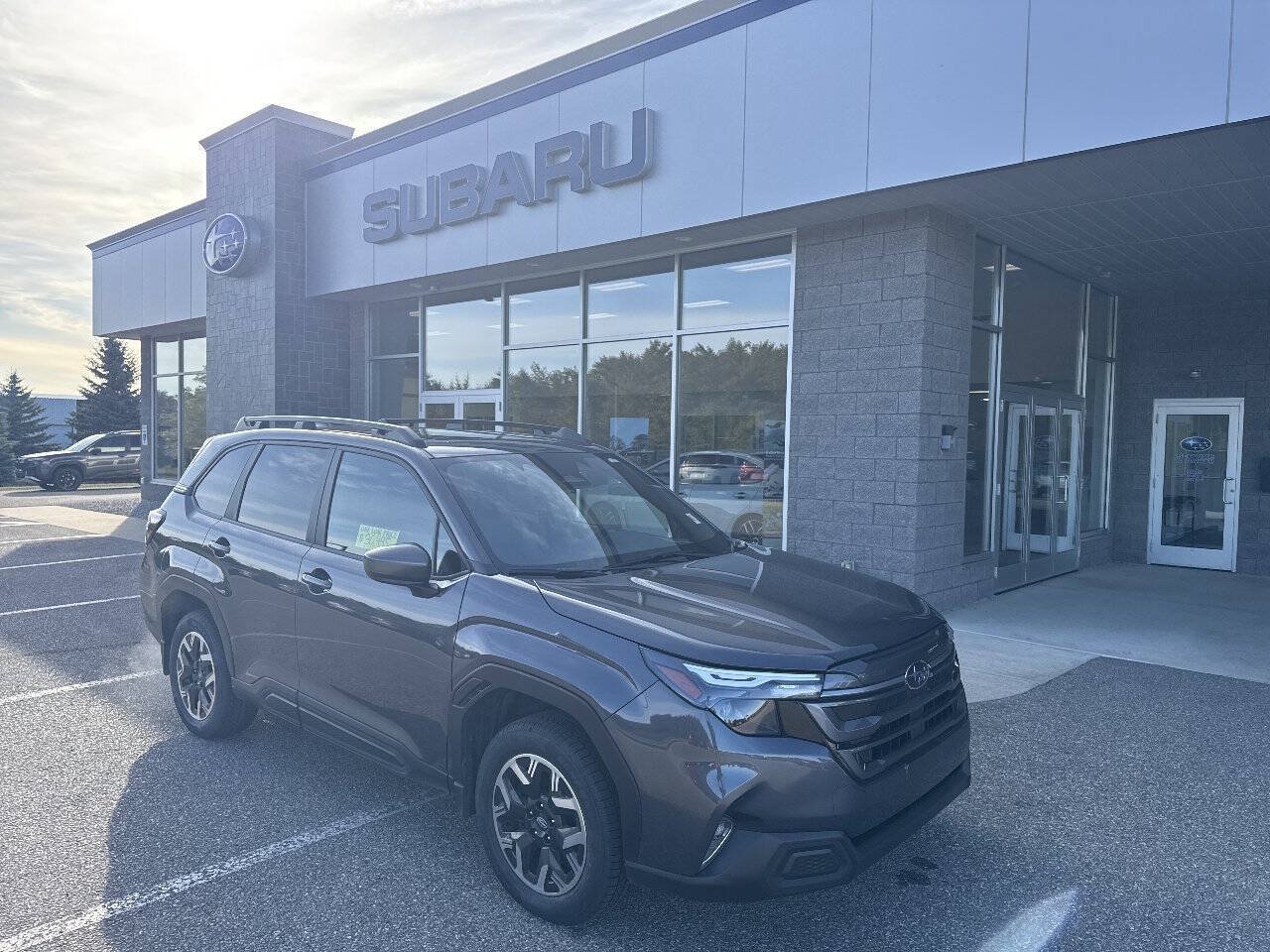 Used 2025 Subaru Forester Premium AWD/4WD image 2