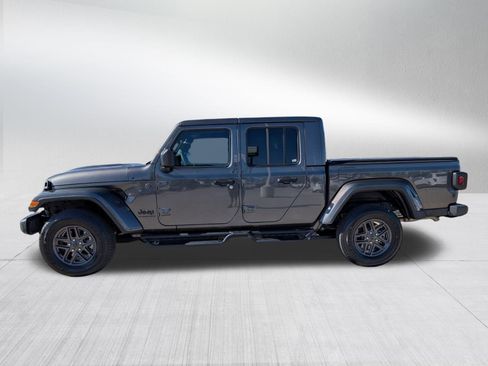 Used 2025 Jeep Gladiator Sport AWD/4WD image 3