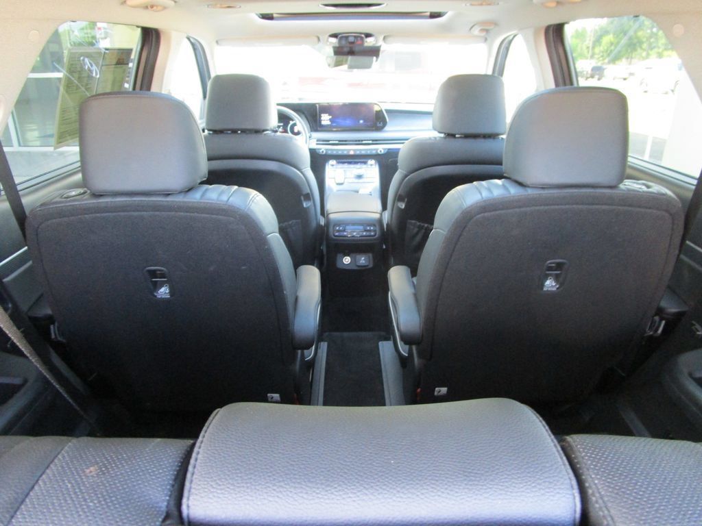 Used 2024 Hyundai Palisade Limited FWD image 16