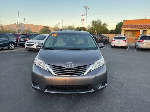Used 2015 Toyota Sienna LE image 8