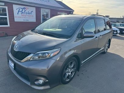 Used 2017 Toyota Sienna SE