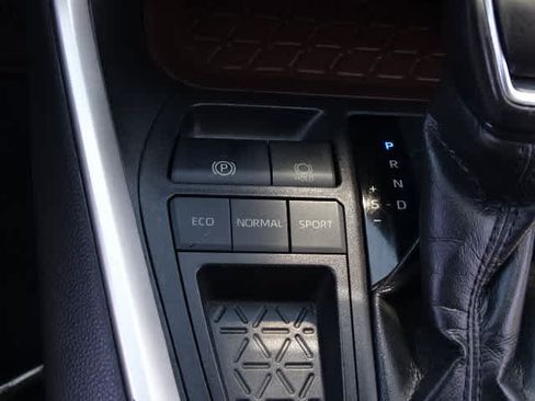 Used 2019 Toyota RAV4 Limited w/ Carpet Mat Package FWD image 34