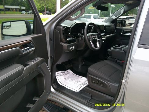 Used 2025 GMC Sierra 1500 Elevation w/ X31 Off-Road Package AWD/4WD image 9