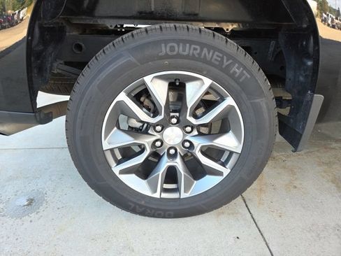Used 2024 Chevrolet Silverado 1500 LT AWD/4WD image 71