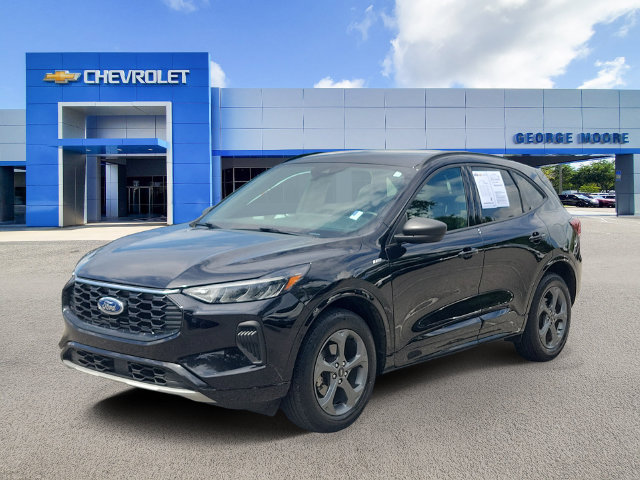 Used 2024 Ford Escape ST-Line w/ Tech Pack #1 AWD/4WD image 2