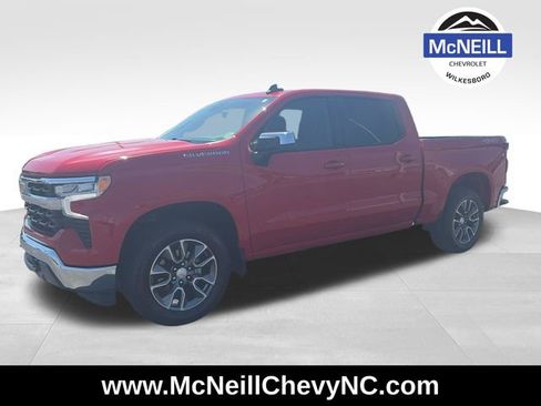 Used 2024 Chevrolet Silverado 1500 LT AWD/4WD image 3