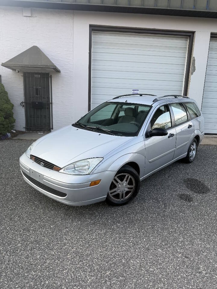 Used 2001 Ford Focus SE FWD image 2