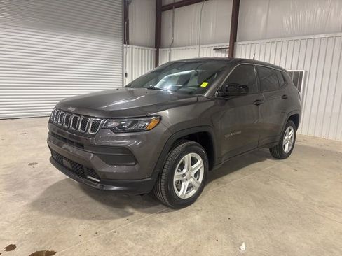 Used 2023 Jeep Compass Sport image 4