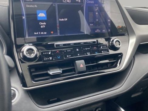 Used 2021 Toyota Highlander Platinum image 19