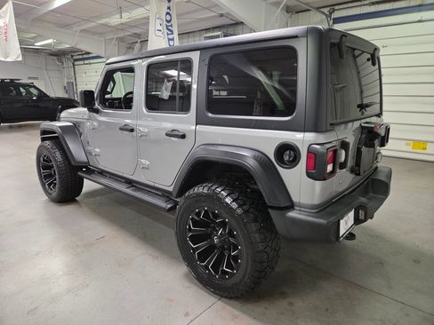 Used 2019 Jeep Wrangler Unlimited Sport S AWD/4WD image 4