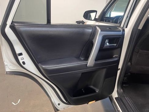 Used 2018 Toyota 4Runner SR5 Premium image 19