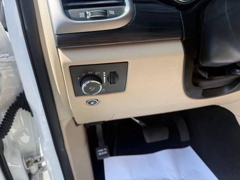 Used 2022 Jeep Grand Cherokee Laredo E AWD/4WD image 13