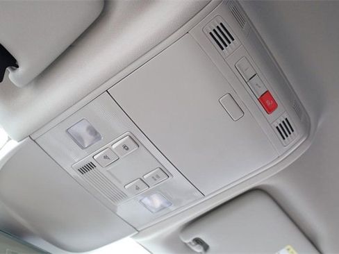 New 2025 Volkswagen Taos SE image 19