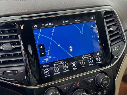 Used 2019 Jeep Grand Cherokee Overland image 28