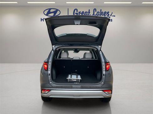 Certified 2025 Hyundai Tucson SE image 11