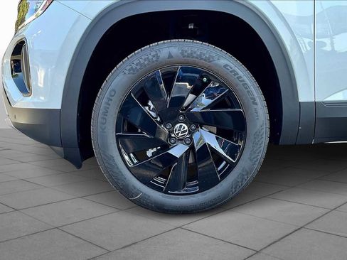 New 2026 Volkswagen Atlas Cross Sport SE image 11