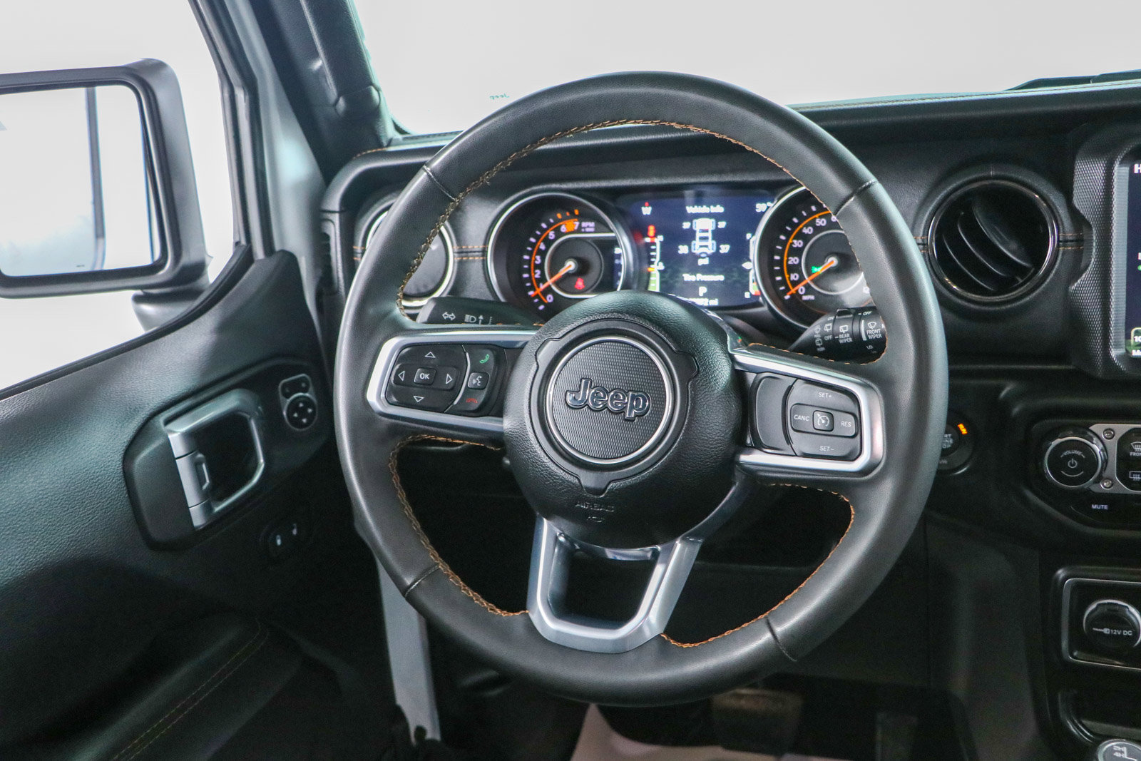 Used 2023 Jeep Wrangler Unlimited Sahara AWD/4WD image 13