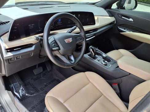 Used 2024 Cadillac XT4 Premium Luxury FWD image 18