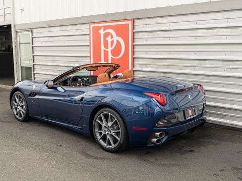 Used 2012 Ferrari California RWD image 30