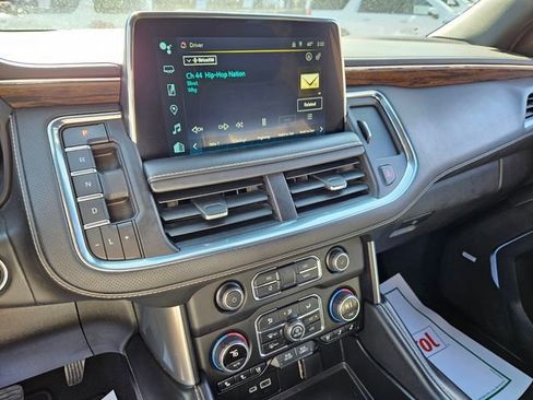 Used 2023 Chevrolet Suburban Premier image 22