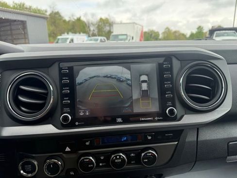 Used 2022 Toyota Tacoma TRD Off-Road w/ TRD Premium Off Road Package AWD/4WD image 23