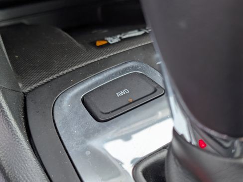 Used 2018 Chevrolet Equinox Premier image 24