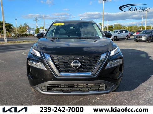Used 2023 Nissan Rogue SL image 3