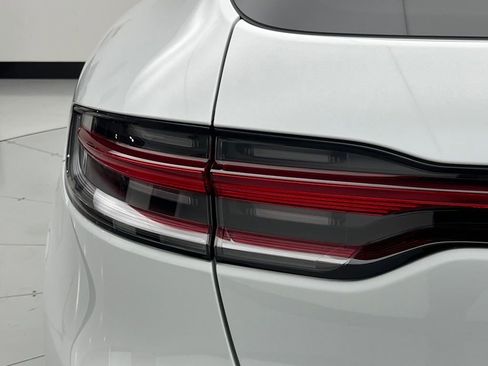 Used 2025 Porsche Macan image 36